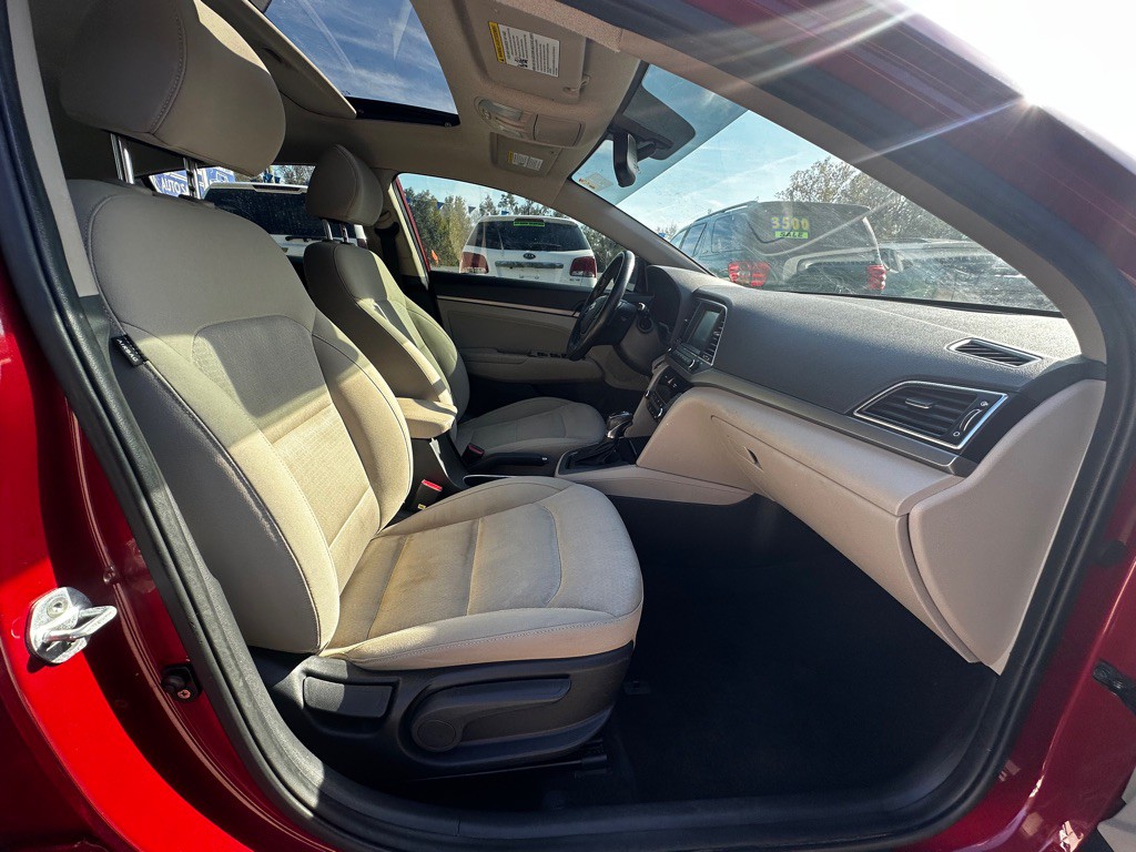 2017 Hyundai Elantra Image 30