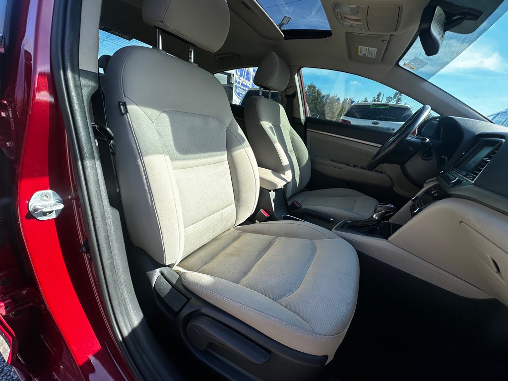 2017 Hyundai Elantra Image 31