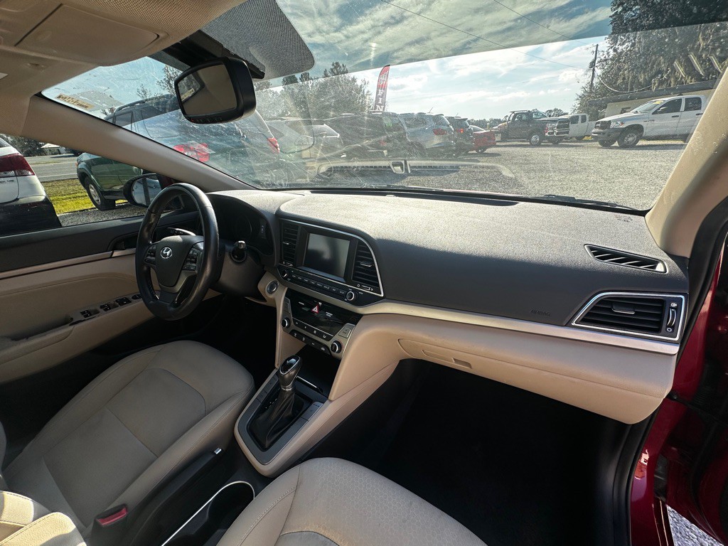 2017 Hyundai Elantra Image 32