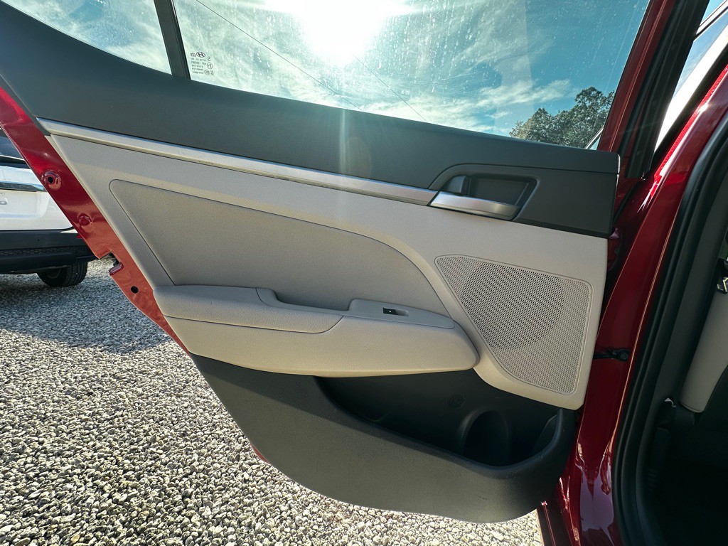 2017 Hyundai Elantra Image 38