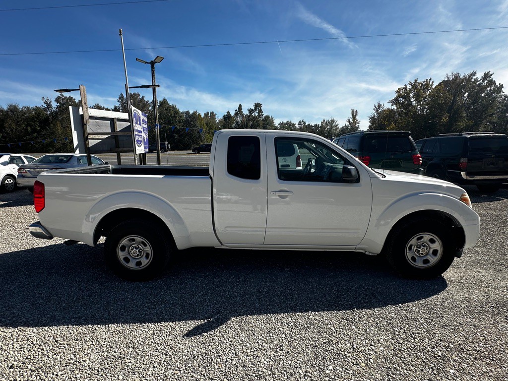 2016 Nissan Frontier Image 8