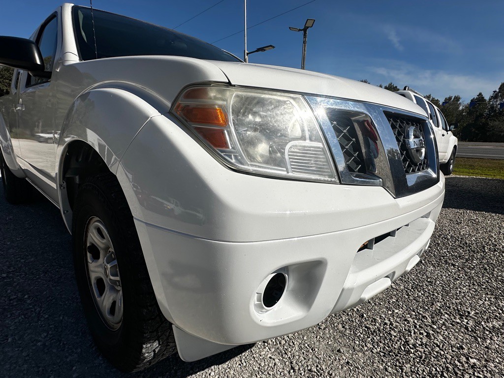 2016 Nissan Frontier Image 9