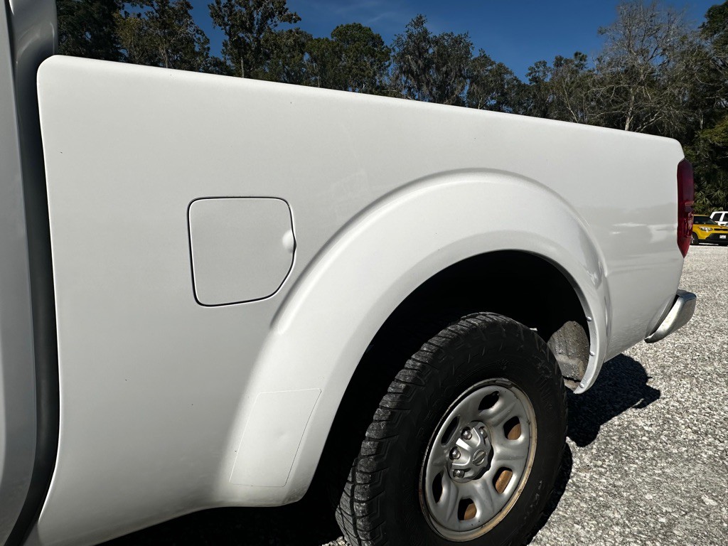 2016 Nissan Frontier Image 16