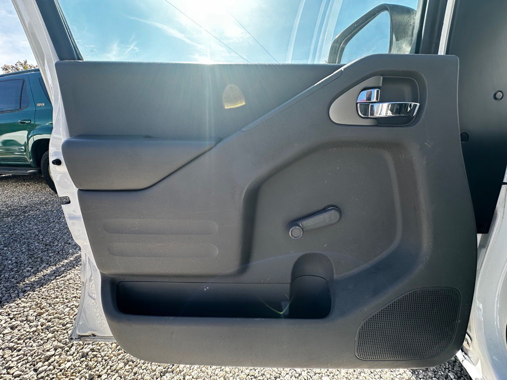 2016 Nissan Frontier Image 21