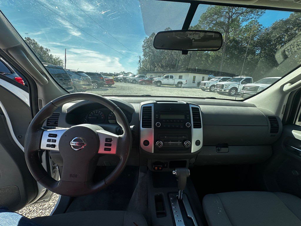 2016 Nissan Frontier Image 24
