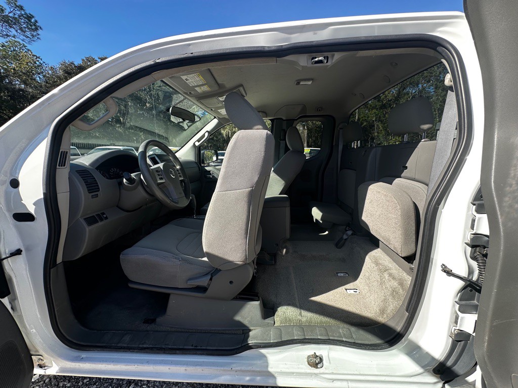 2016 Nissan Frontier Image 28