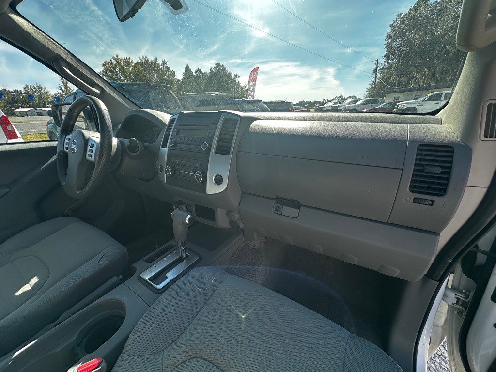 2016 Nissan Frontier Image 32