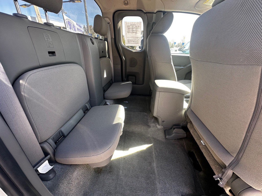2016 Nissan Frontier Image 34