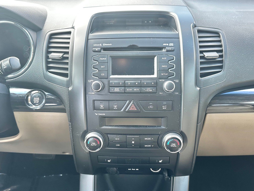 2011 Kia Sorento Image 24