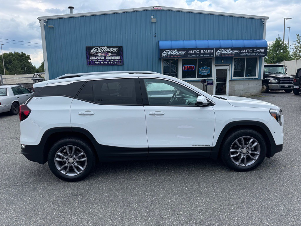 2022 GMC Terrain Image 1