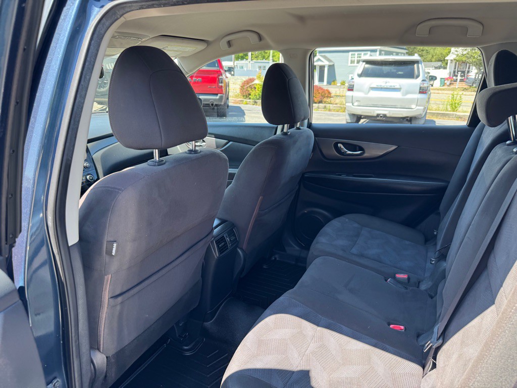 2015 Nissan Rogue Image 18