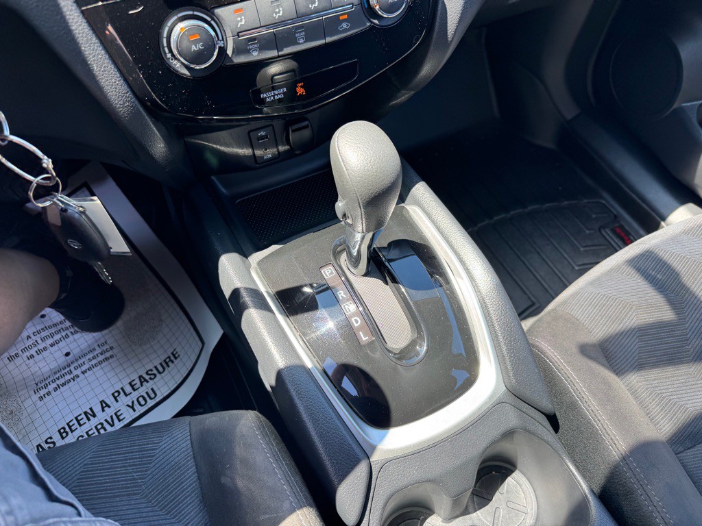 2015 Nissan Rogue Image 24
