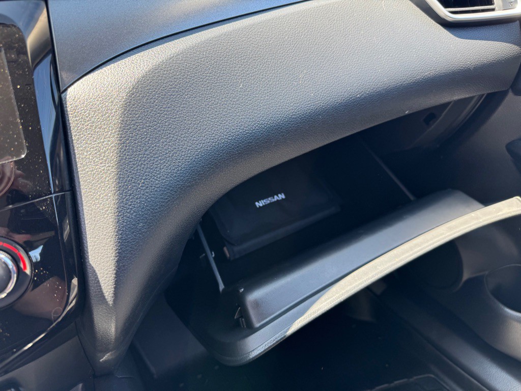 2015 Nissan Rogue Image 25