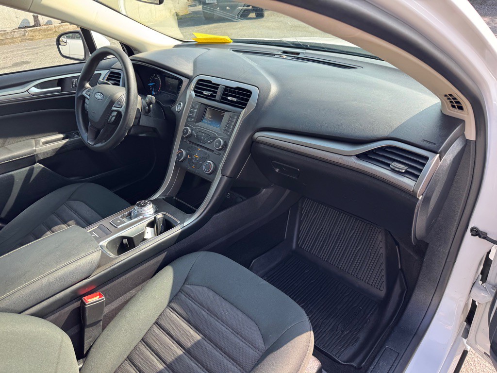 2018 Ford Fusion Image 16