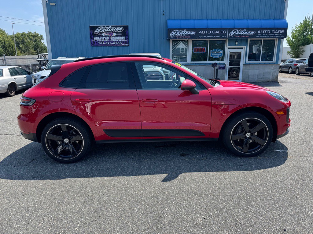 2020 Porsche Macan Image 1
