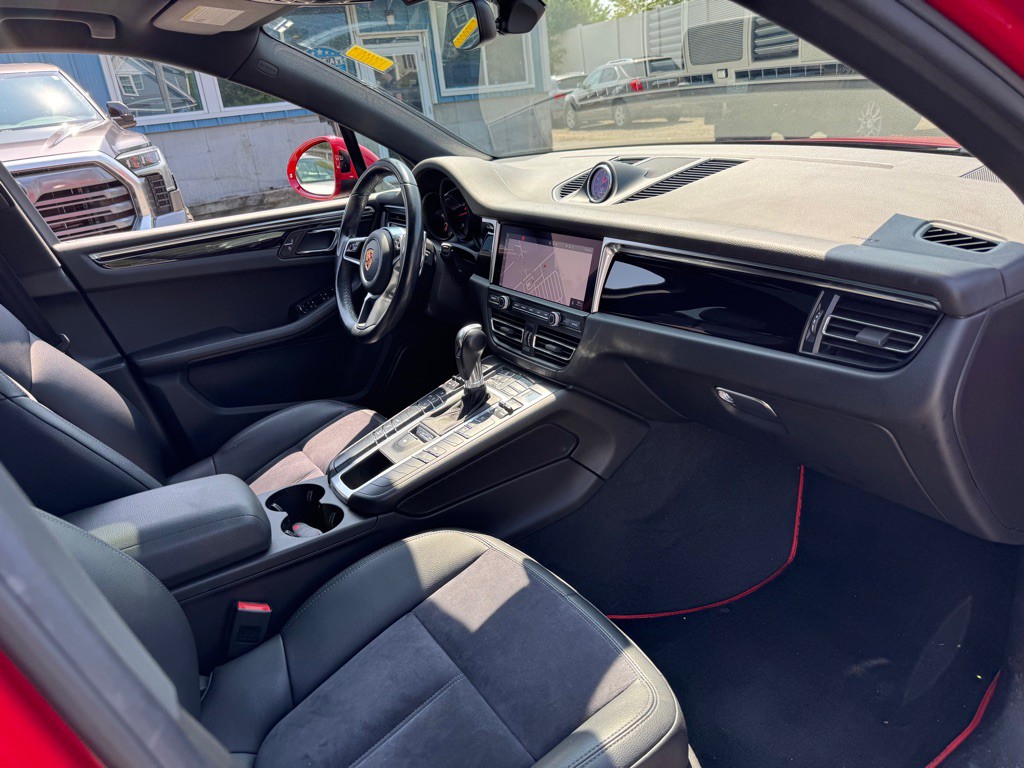 2020 Porsche Macan Image 9