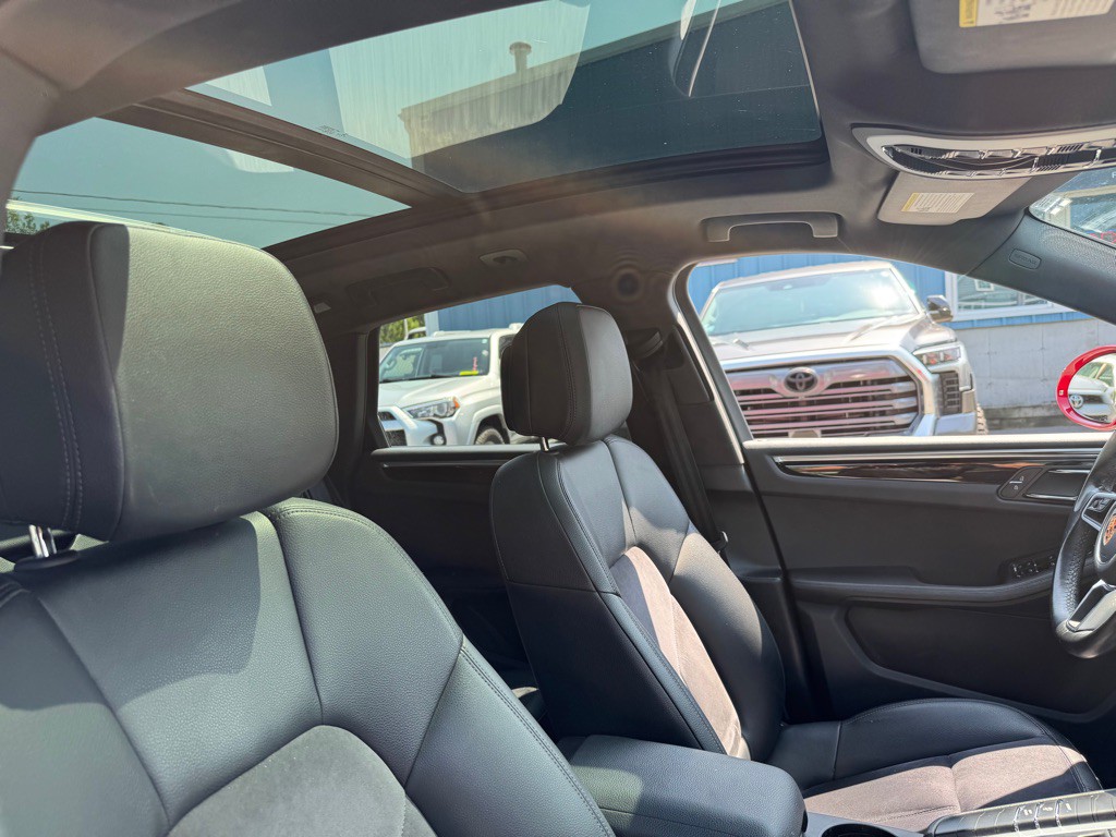 2020 Porsche Macan Image 10