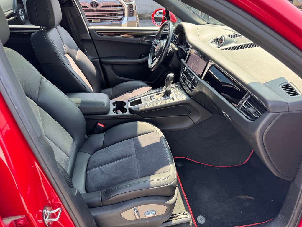 2020 Porsche Macan Image 12