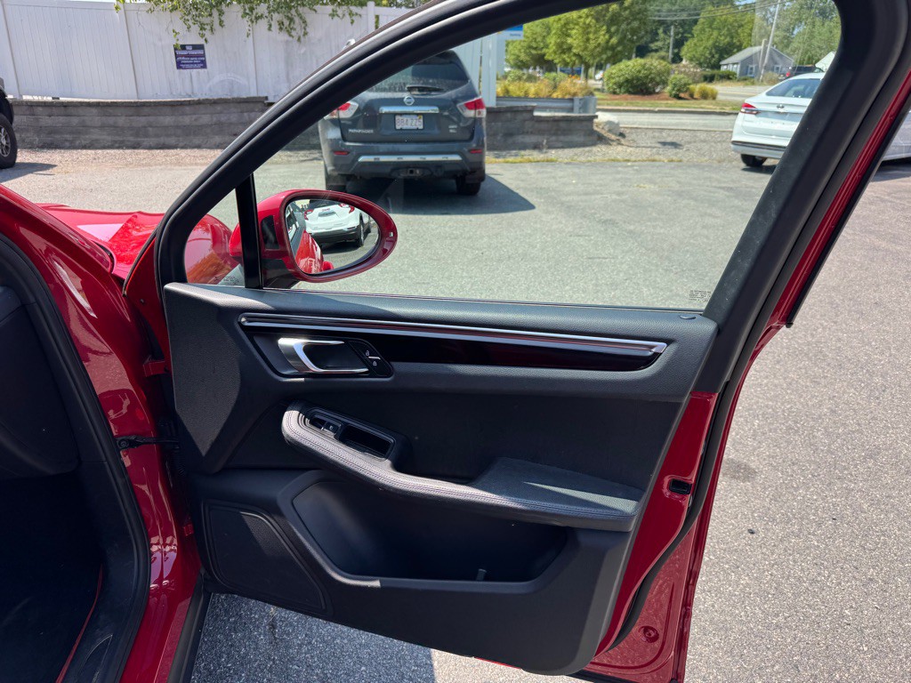 2020 Porsche Macan Image 13