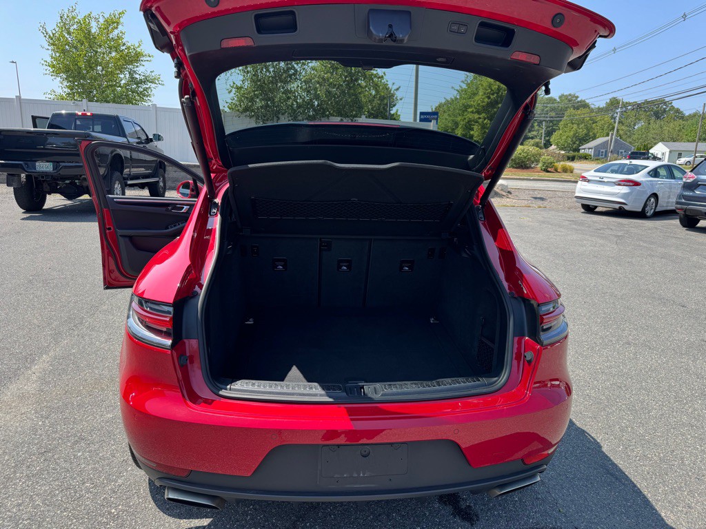 2020 Porsche Macan Image 17