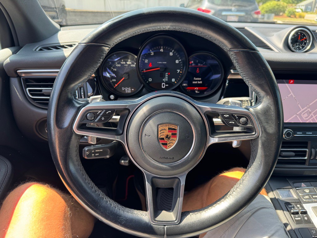2020 Porsche Macan Image 25