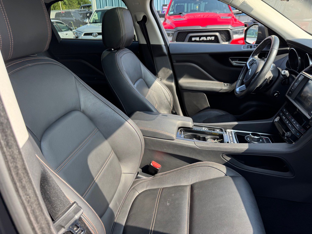 2018 Jaguar F-PACE Image 10