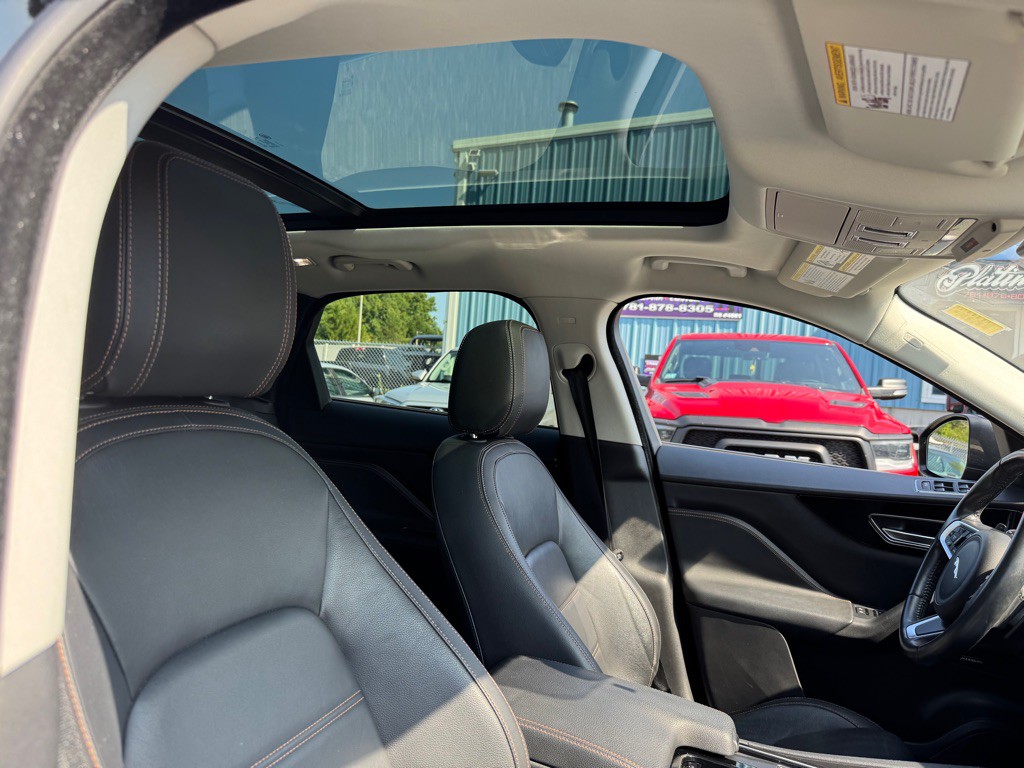 2018 Jaguar F-PACE Image 11