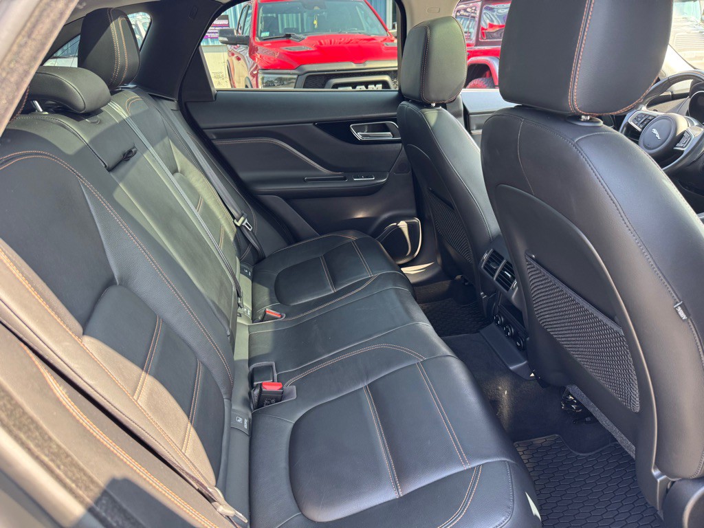 2018 Jaguar F-PACE Image 13