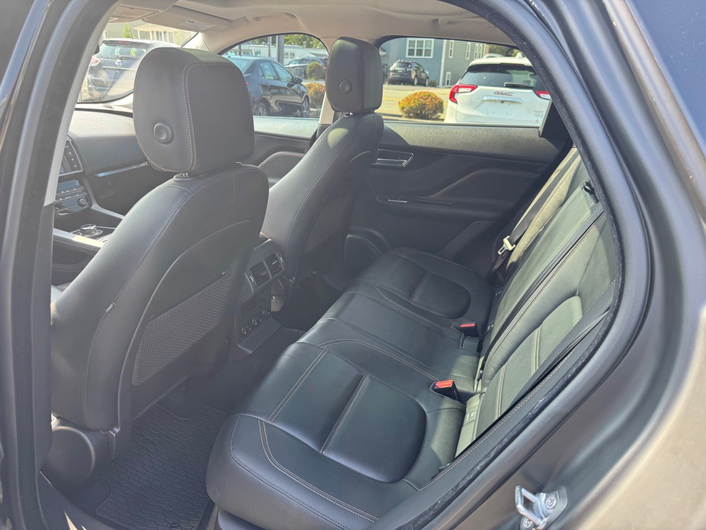 2018 Jaguar F-PACE Image 19