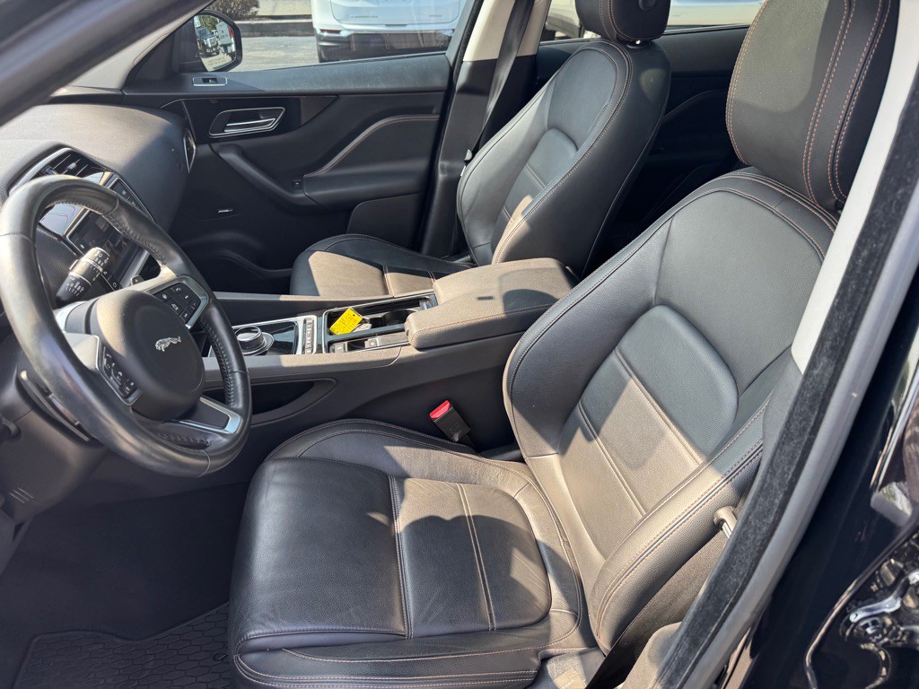 2018 Jaguar F-PACE Image 21