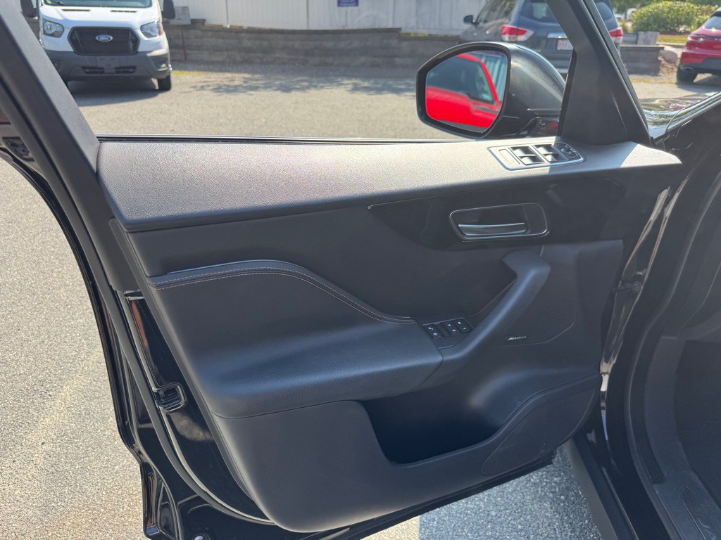 2018 Jaguar F-PACE Image 24