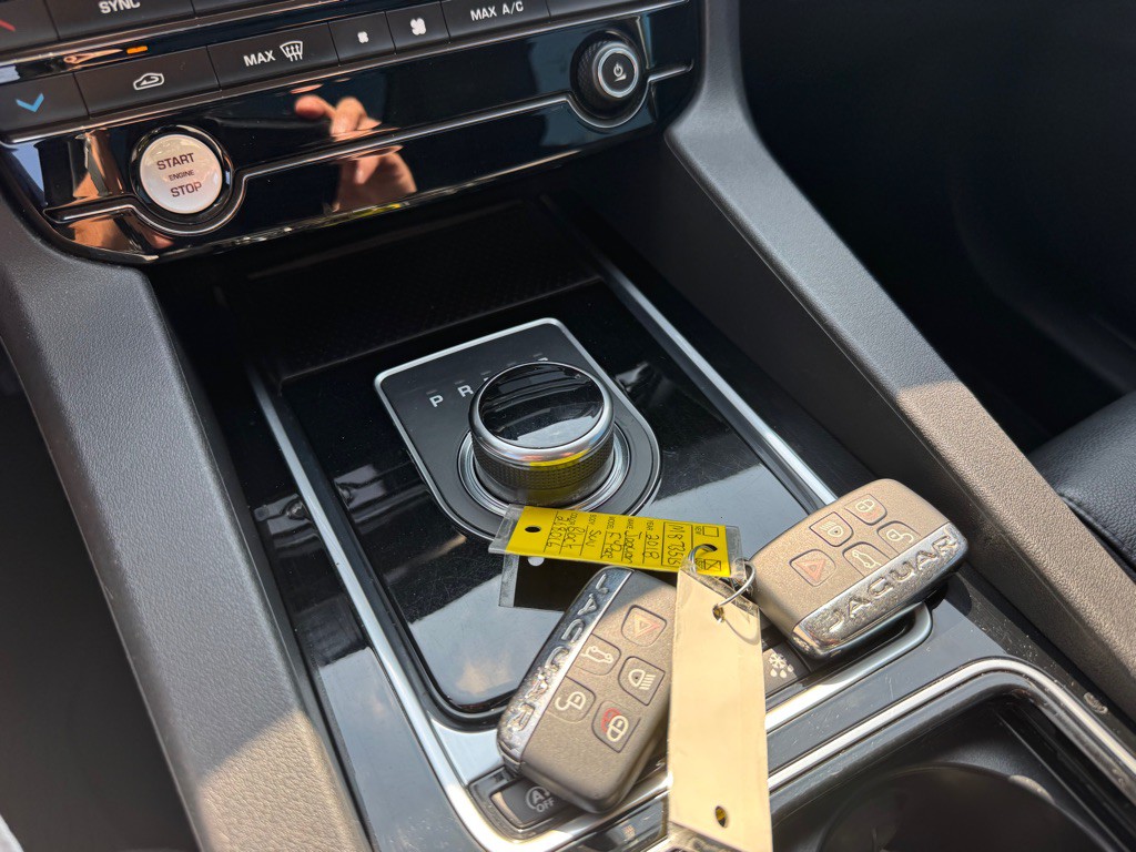 2018 Jaguar F-PACE Image 34