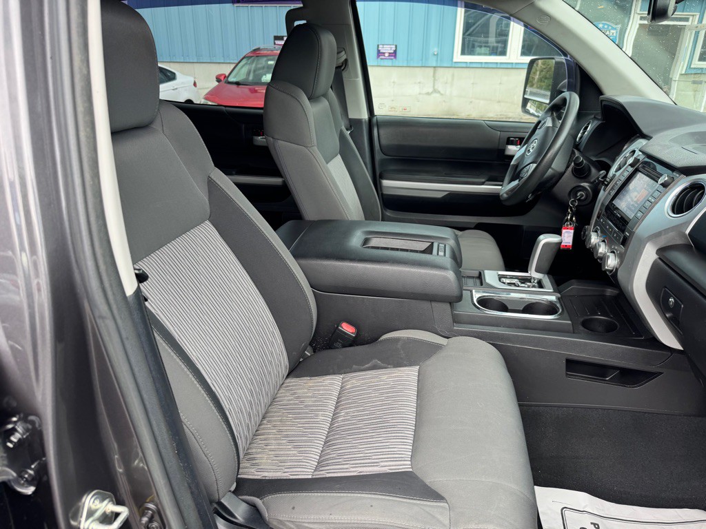 2015 Toyota Tundra Image 9