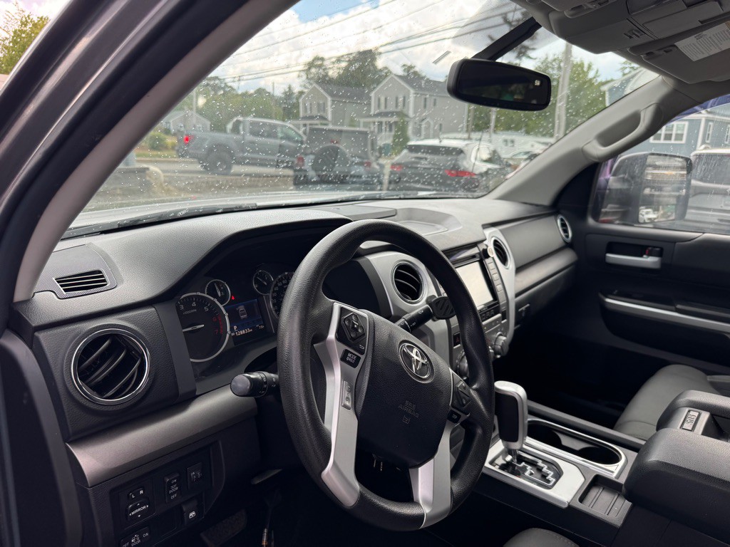 2015 Toyota Tundra Image 18