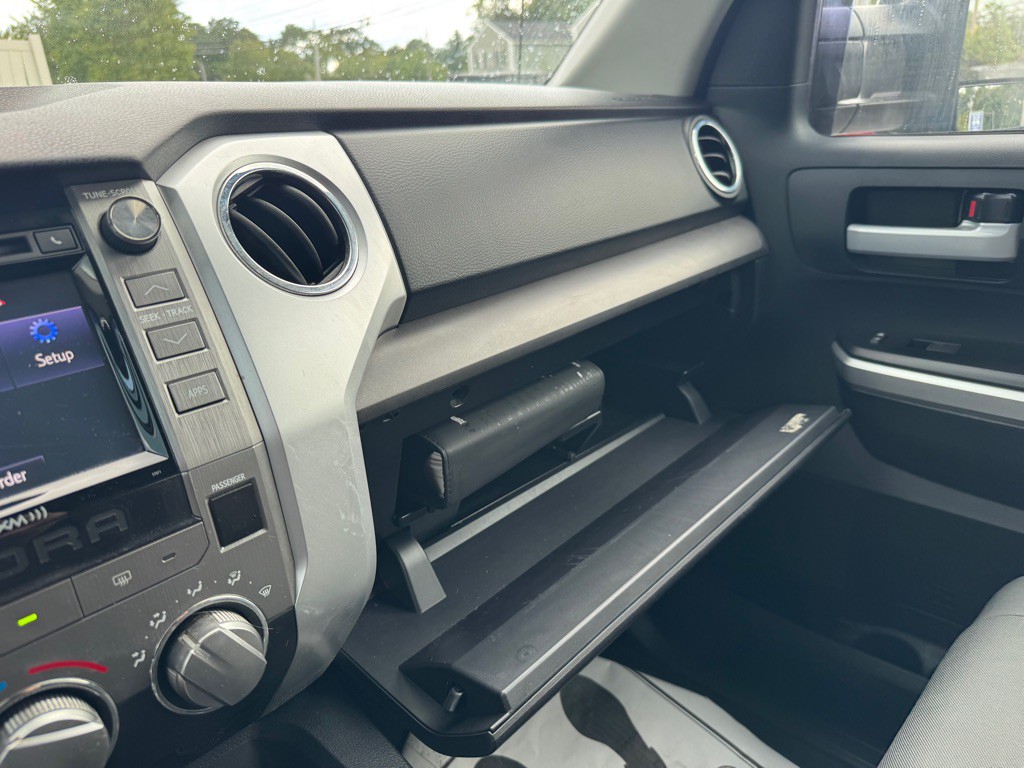 2015 Toyota Tundra Image 25