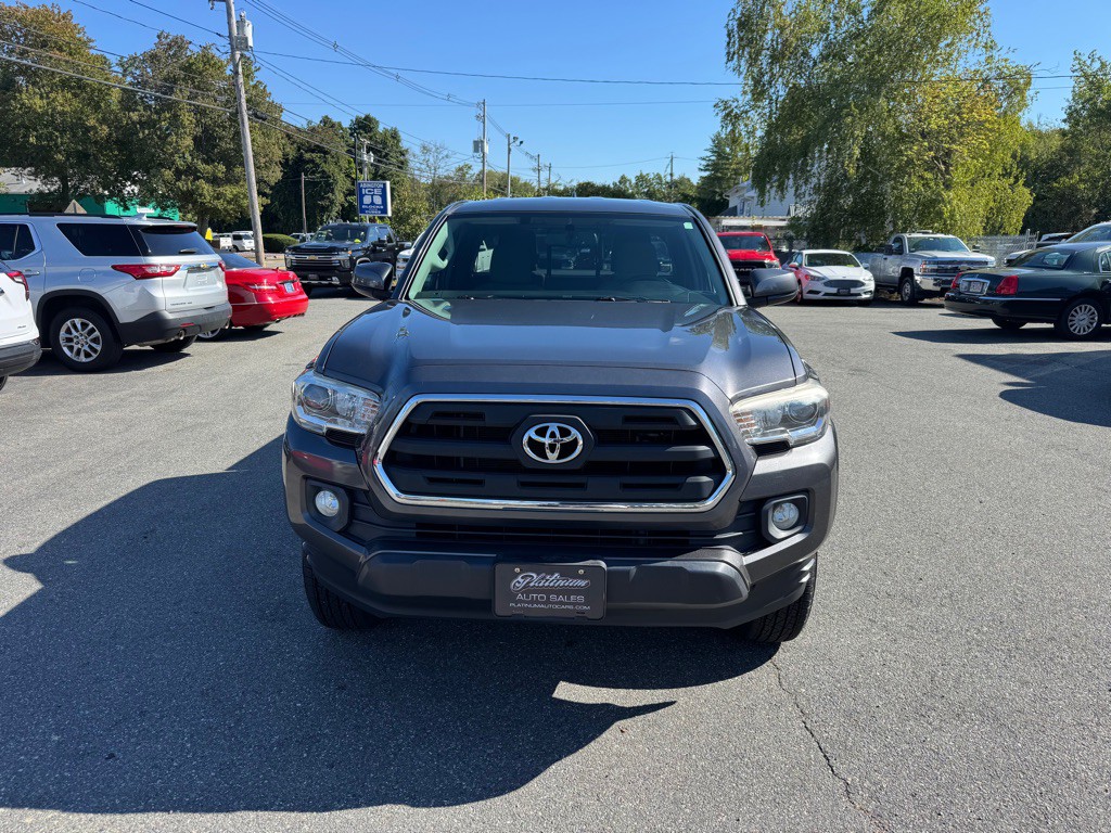 2017 Toyota Tacoma Image 3