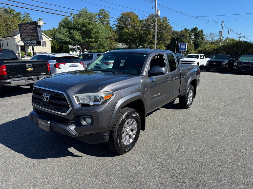 2017 Toyota Tacoma Image 4