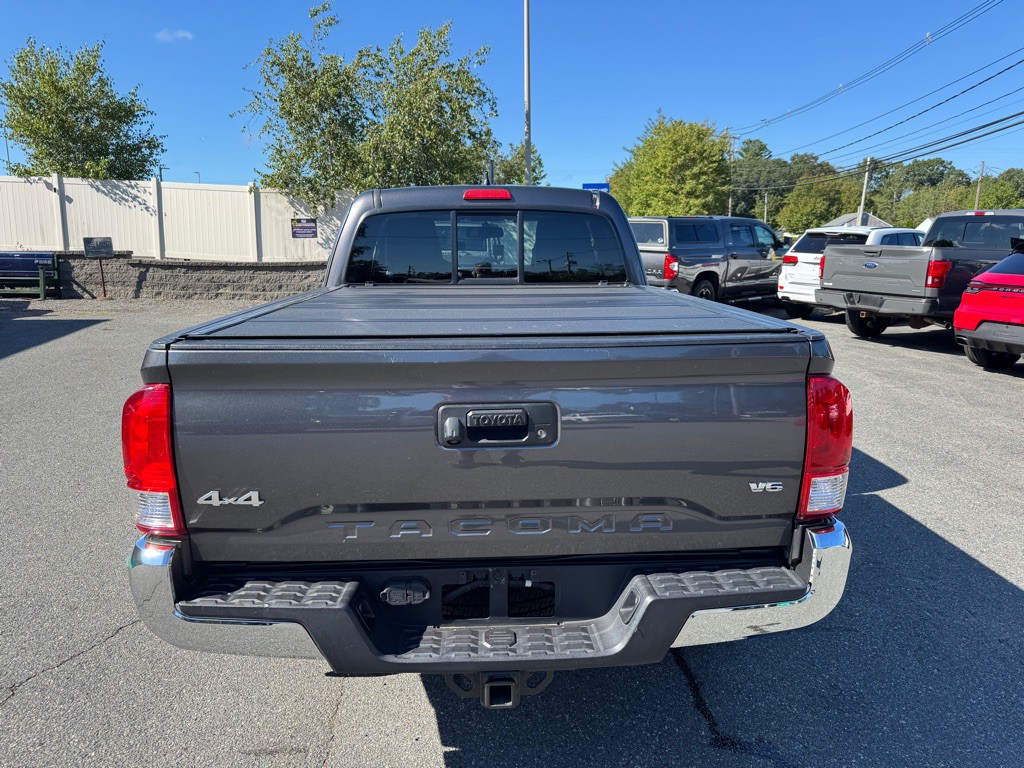 2017 Toyota Tacoma Image 5