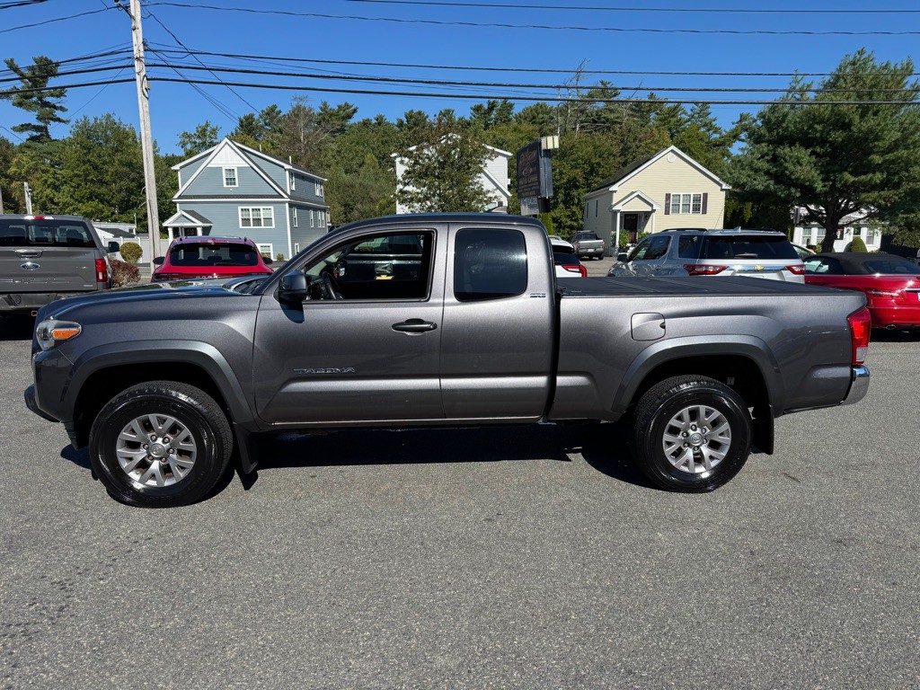 2017 Toyota Tacoma Image 7