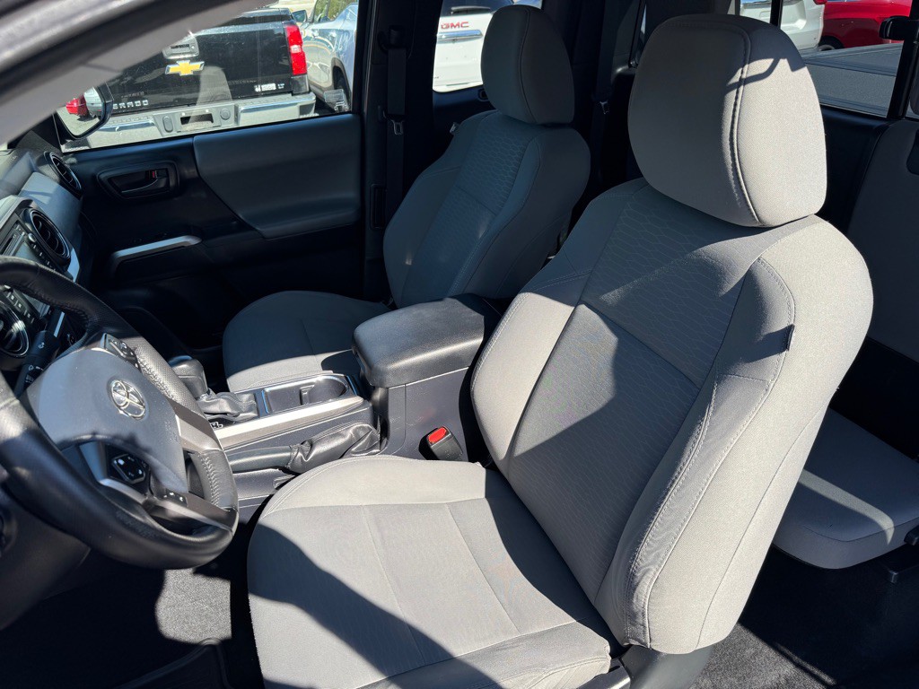 2017 Toyota Tacoma Image 15