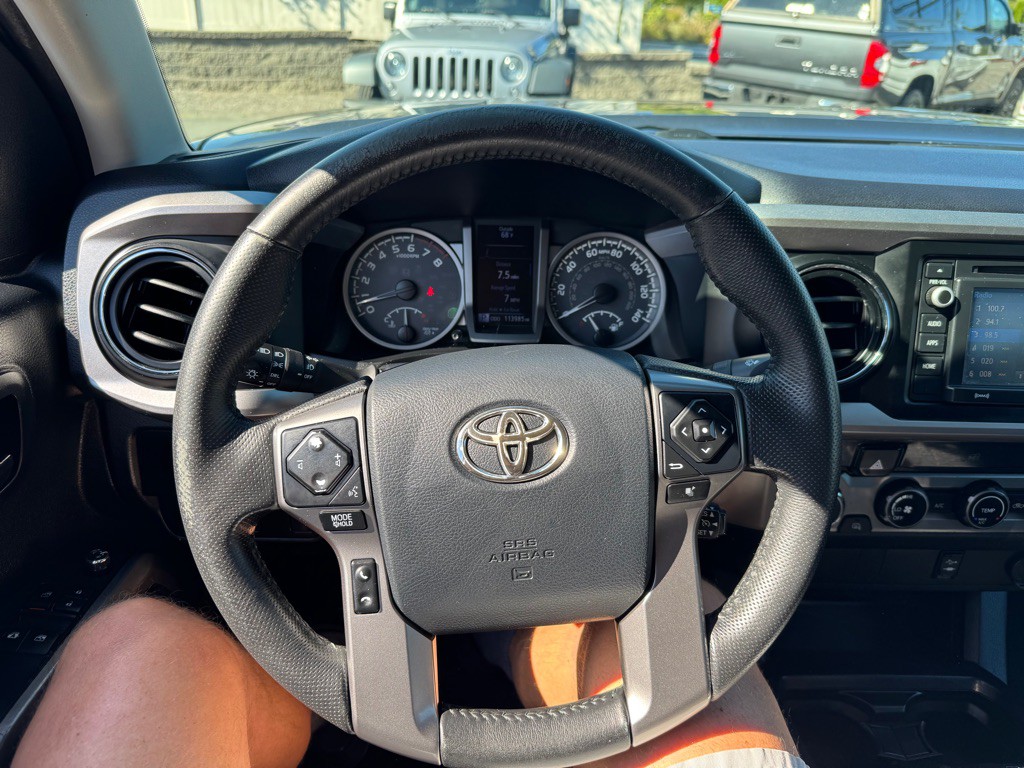 2017 Toyota Tacoma Image 18