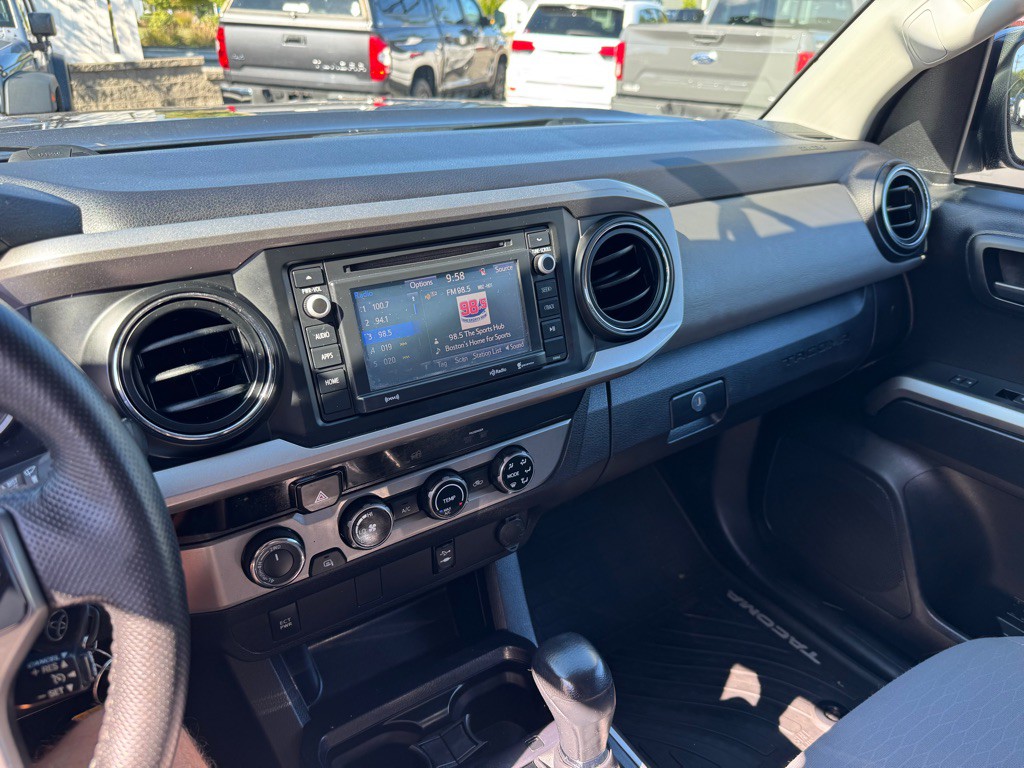 2017 Toyota Tacoma Image 19