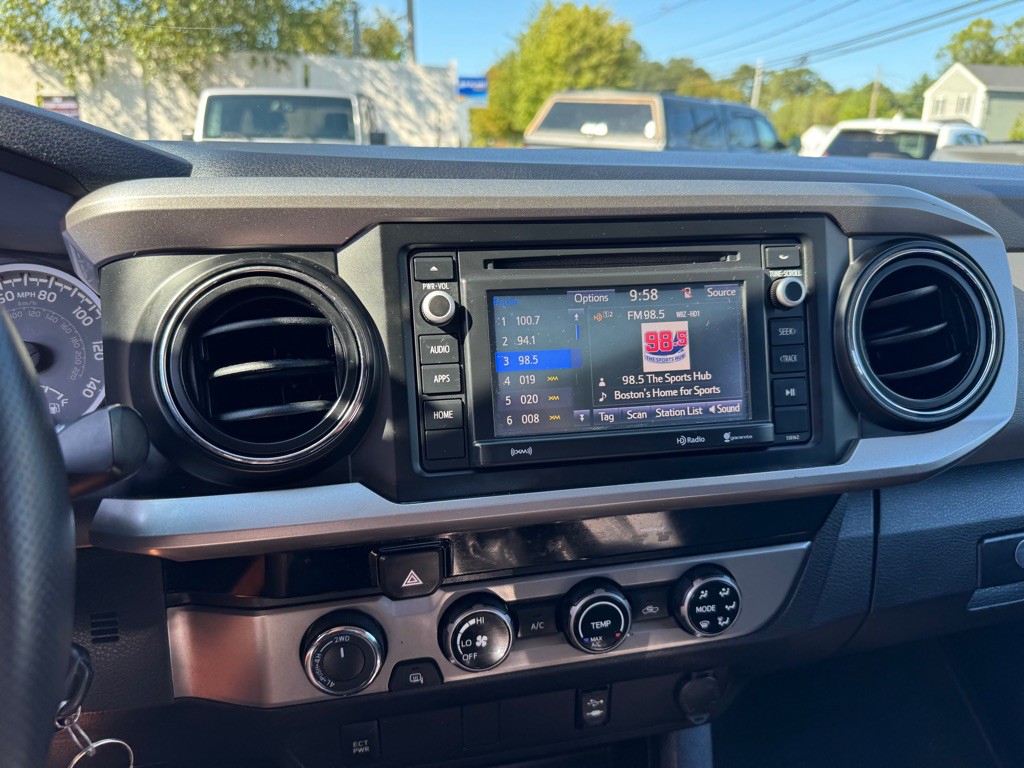 2017 Toyota Tacoma Image 20