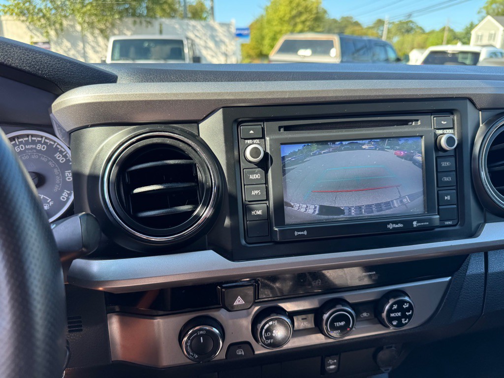 2017 Toyota Tacoma Image 21