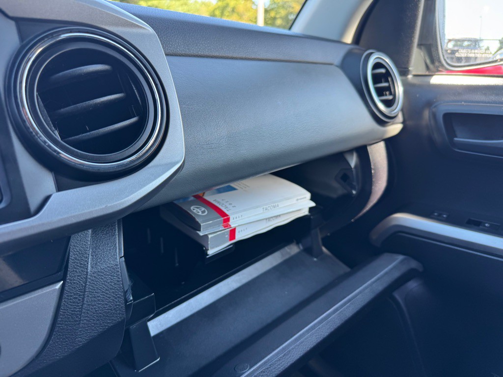 2017 Toyota Tacoma Image 22