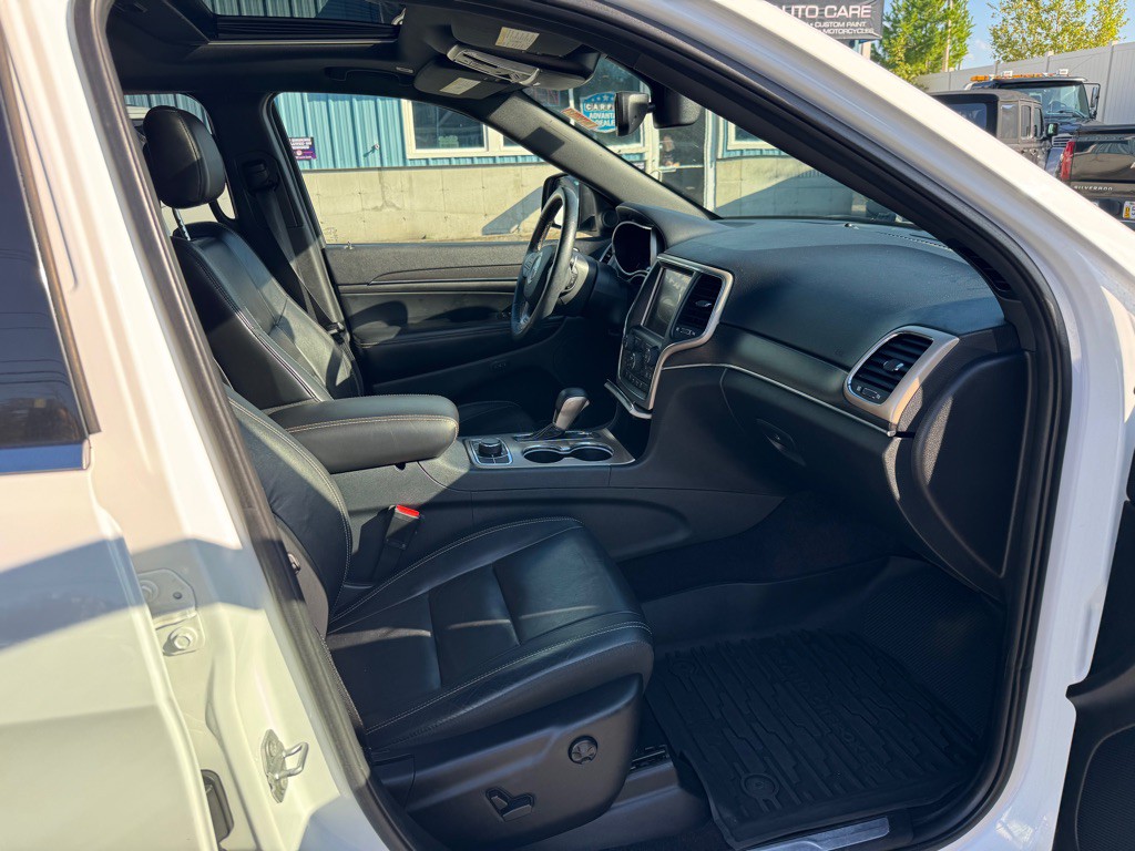 2017 Jeep Grand Cherokee Image 12