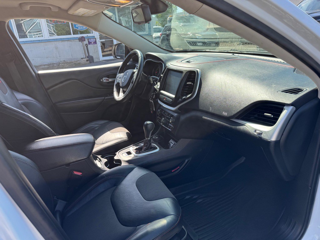 2015 Jeep Cherokee Image 9