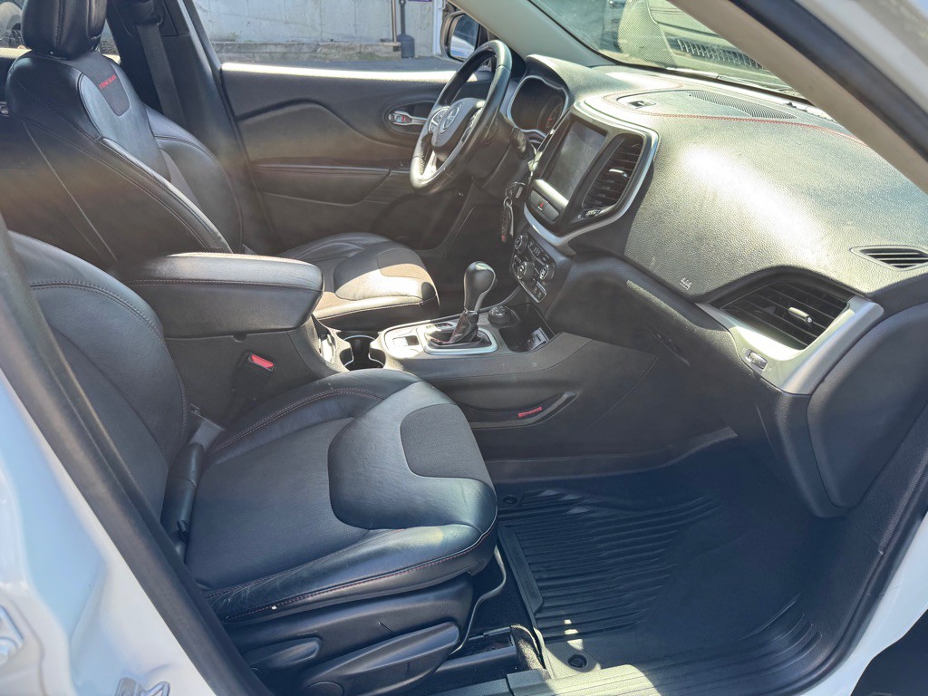 2015 Jeep Cherokee Image 11