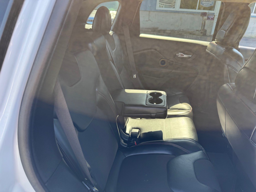 2015 Jeep Cherokee Image 13
