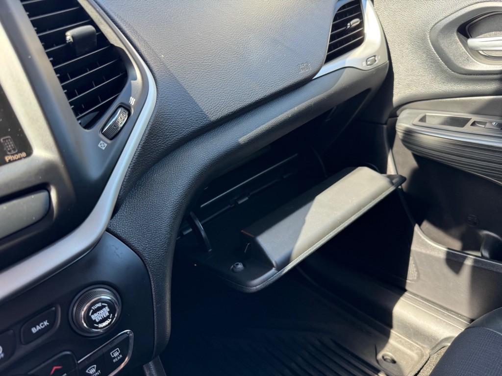 2015 Jeep Cherokee Image 23